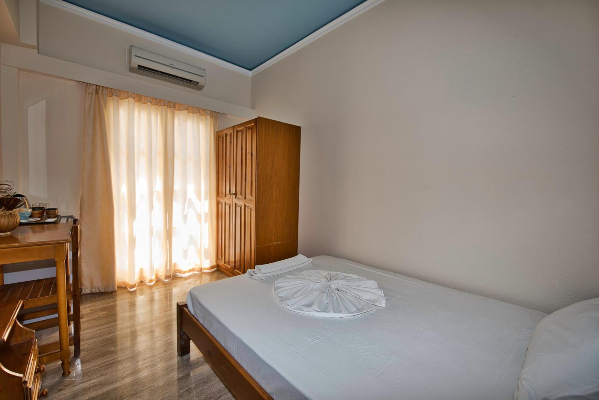 Villa Nikos Karamolegkos Kamari Kamári Exterior foto